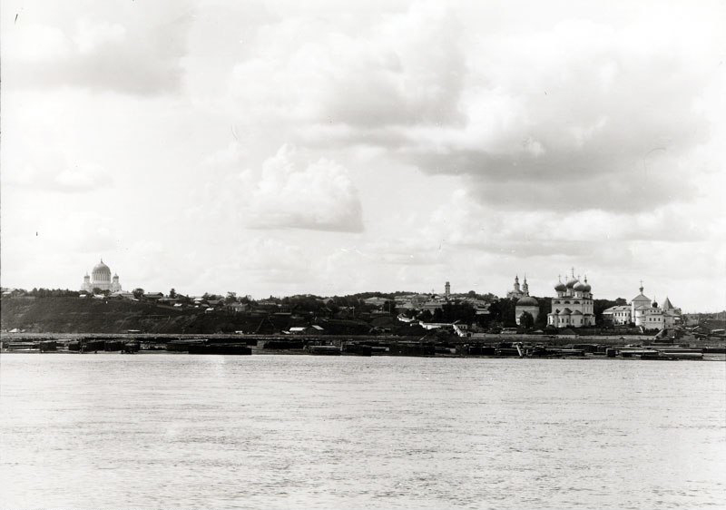 Вятка. Вид на южную часть города с правого берега реки