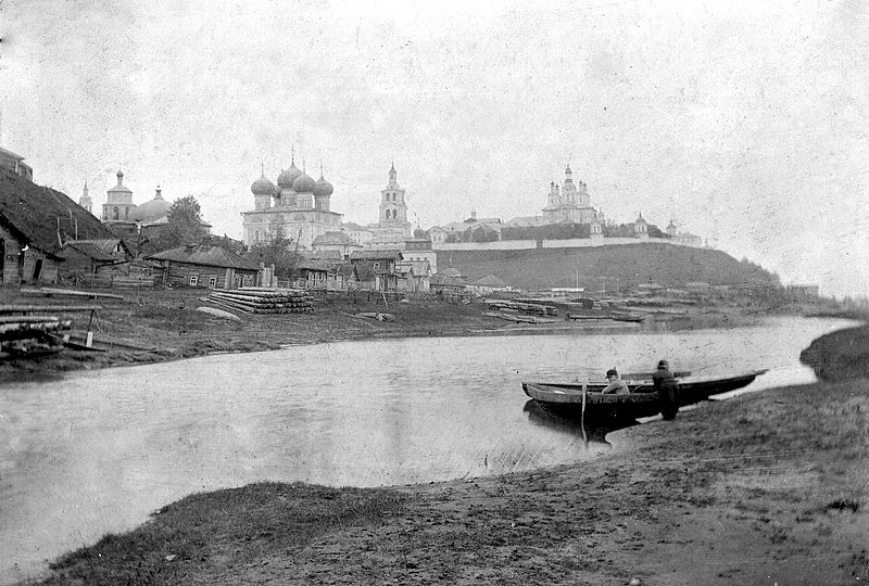 Вятка. Вид на Трифонов монастырь и кремль